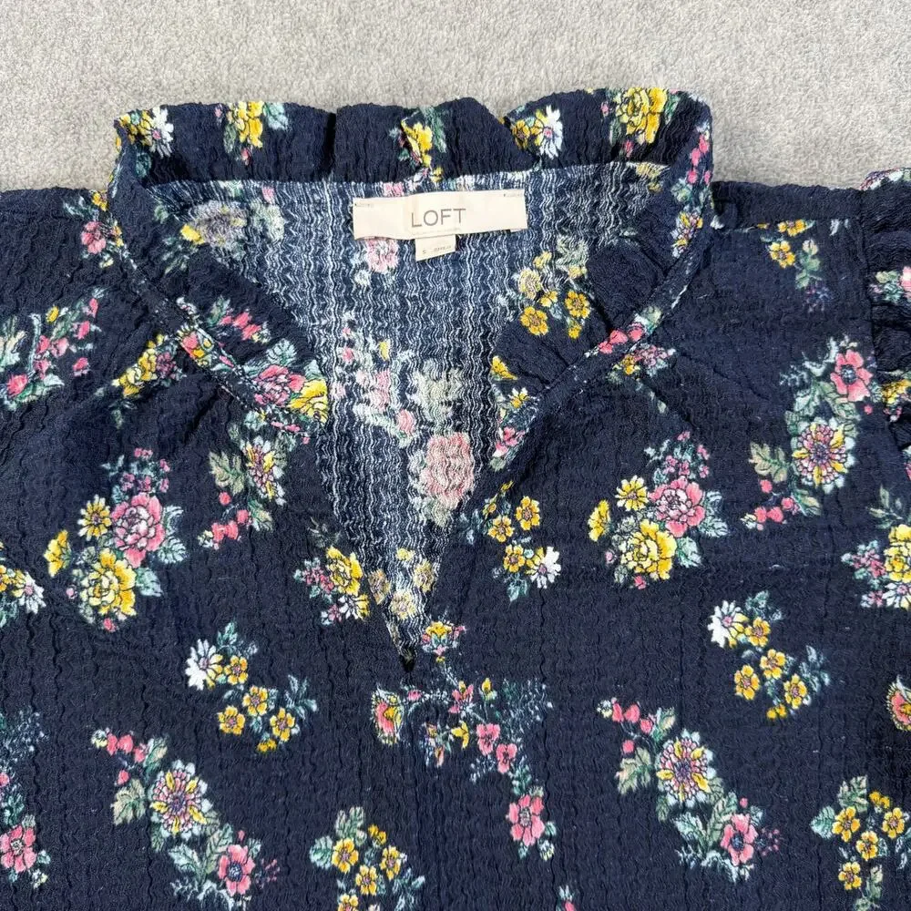 LOFT Women's Small Navy Blue Floral Puff Sleeve V-Neck Blouse Top Textured